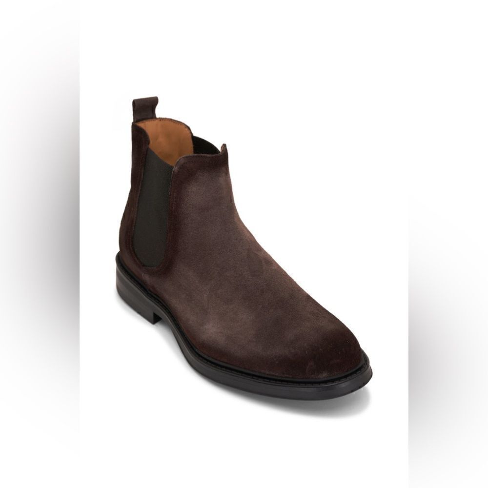 RON WHITE
Nigel Slate Gray Chelsea Boot